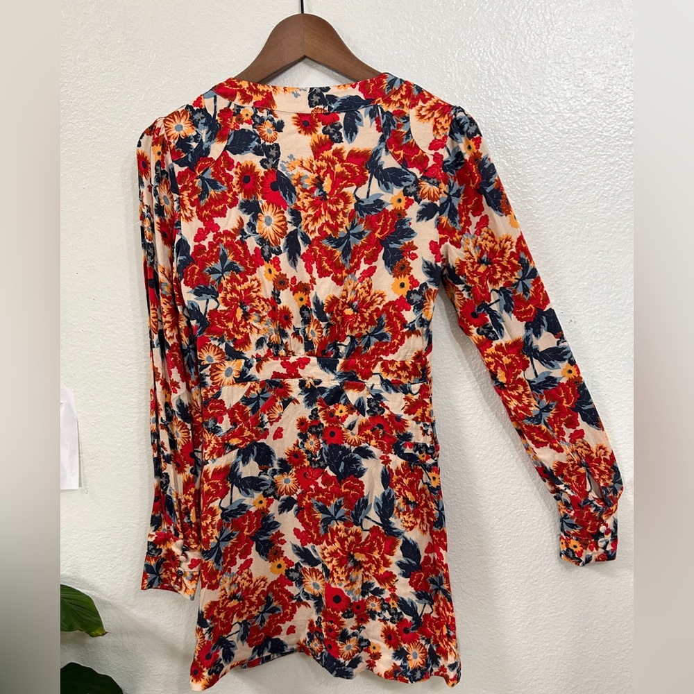 Free people dress side zipper for great fit. Side zipper,covered buttons. 2 - Picture 3 of 13
